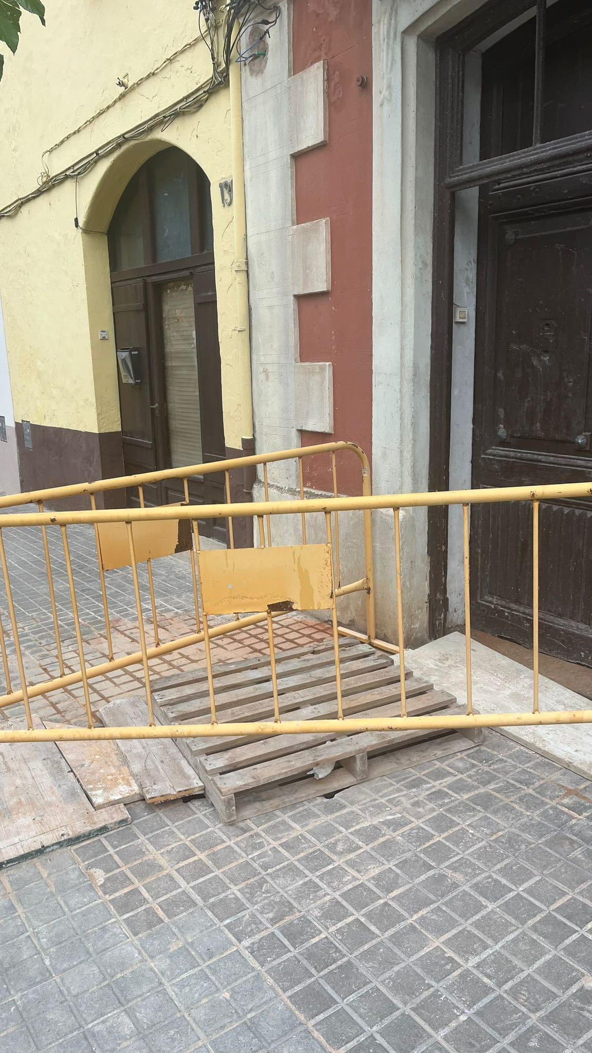 Un tall d’aigua afecta diferents zones de Cervelló per una avaria en una canonada