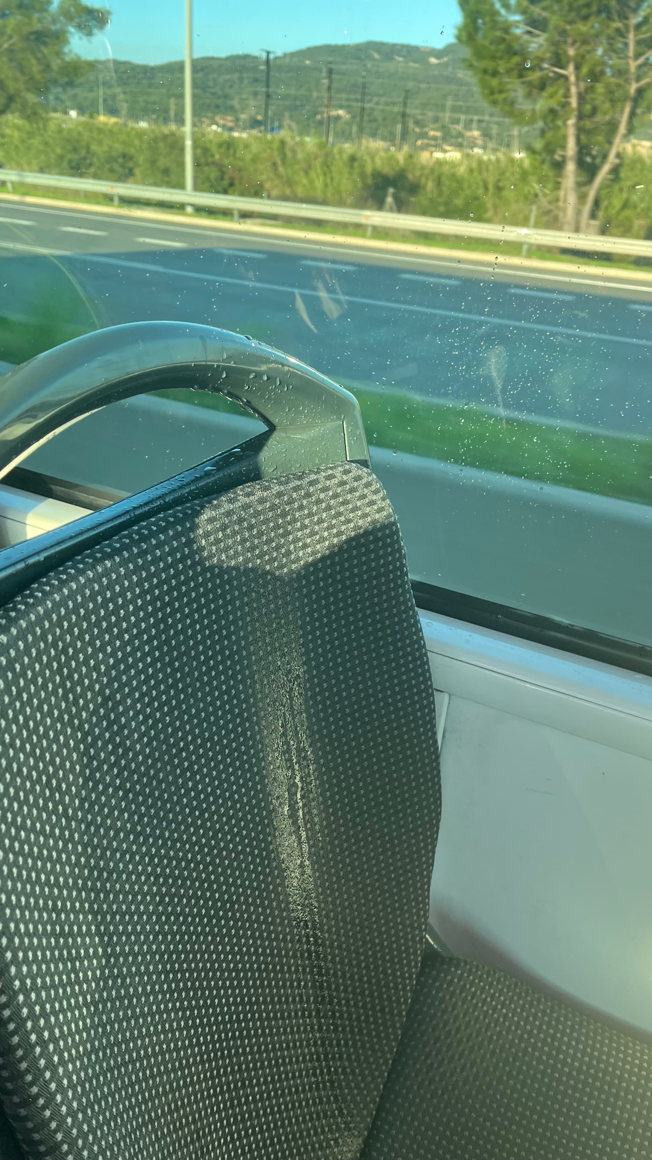 Detectan goteras en dos puntos de un autobús de la línea e17 de Soler i Sauret
